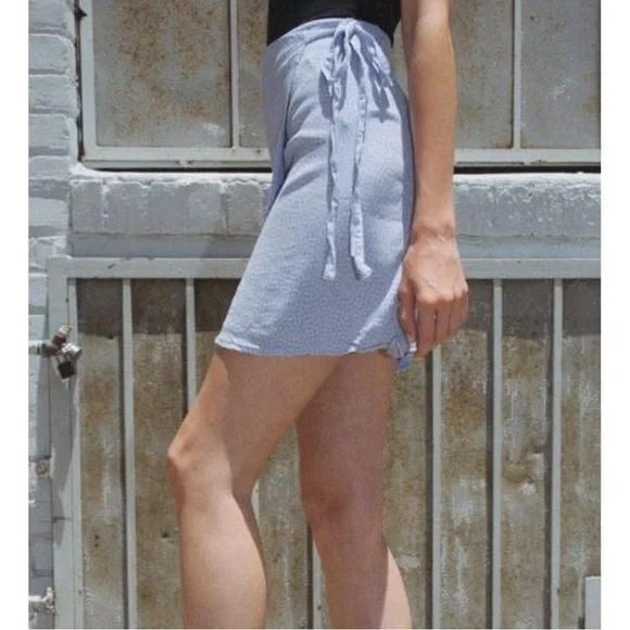 Brandy Melville Genevieve skirt - Picture 2 of 6